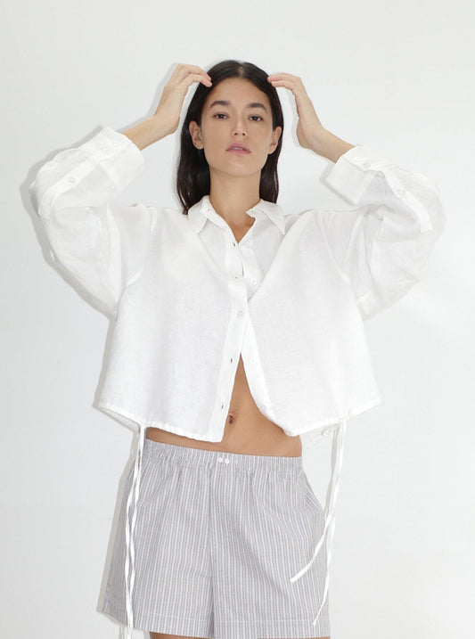 female model wears the hem shirt by Deiji Studios in white


a classic button up style shirt featuring a drawcord tie channel at bottom hem, dropped back yoke and dropped shoulder for a relaxed fit


made from 100% OEKO-TEX 100 certified and EU certified stone washed french linen

paired with boxer short in seas stripe