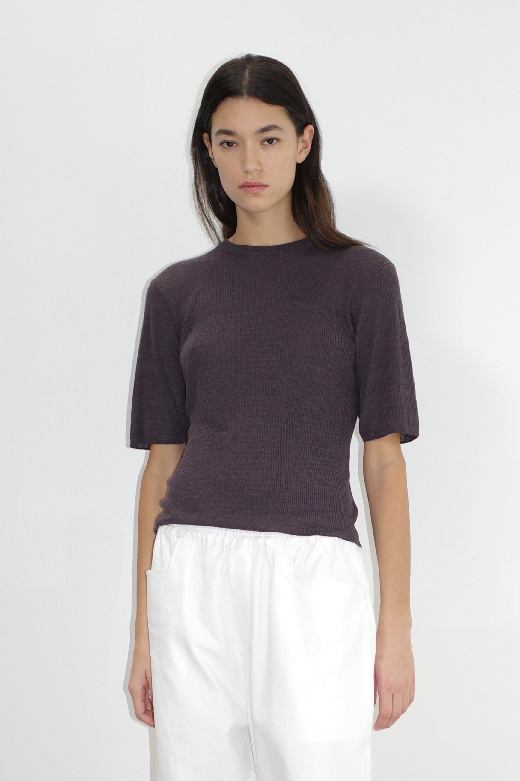 the split back tee by Deiji Studios in eggplant


a fully fashioned, relaxed short-sleeve tee featuring a ribbed texture and a split back detail with flat tie closures


made from 90% eco-viscose and 10% linen

paired with a white cotton trouser