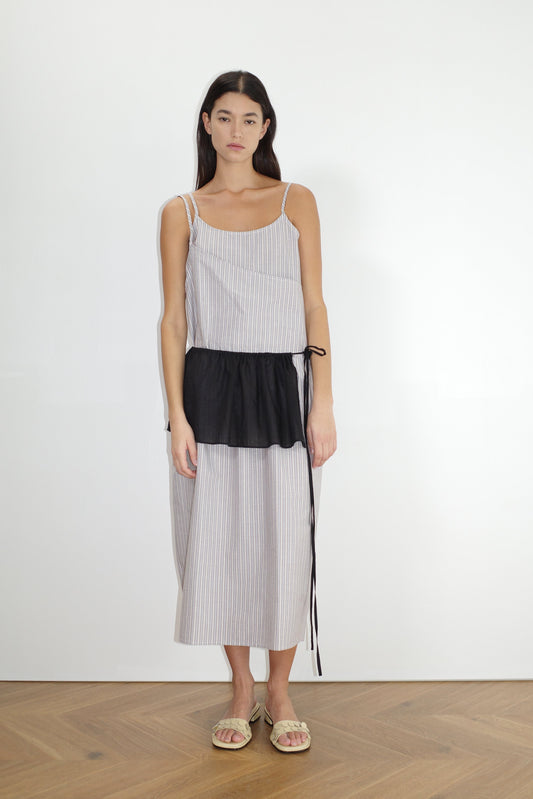 female model wears the double layer dress by Deiji Studios in seas stripe worn here with the peplum belt black


a mid-length dress featuring adjustable underlayer straps with sliders for a customised fit and a tied overlayer strap detail at the shoulder.


made from 100% organic cotton poplin
