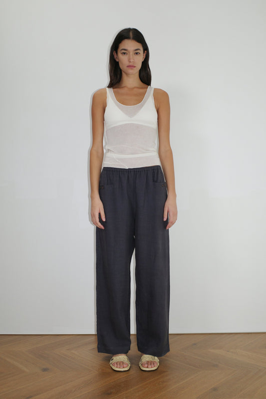 female model wears the linen square pocket pant by Deiji Studios in ink


an ankle length, straight leg pant features a soft minimal elastic waist with front seam pockets and button detail


made from 100% GOTS certified organic, OEKO-TEX 100 certified and EU certified stone washed french linen

paired with a white knit tank