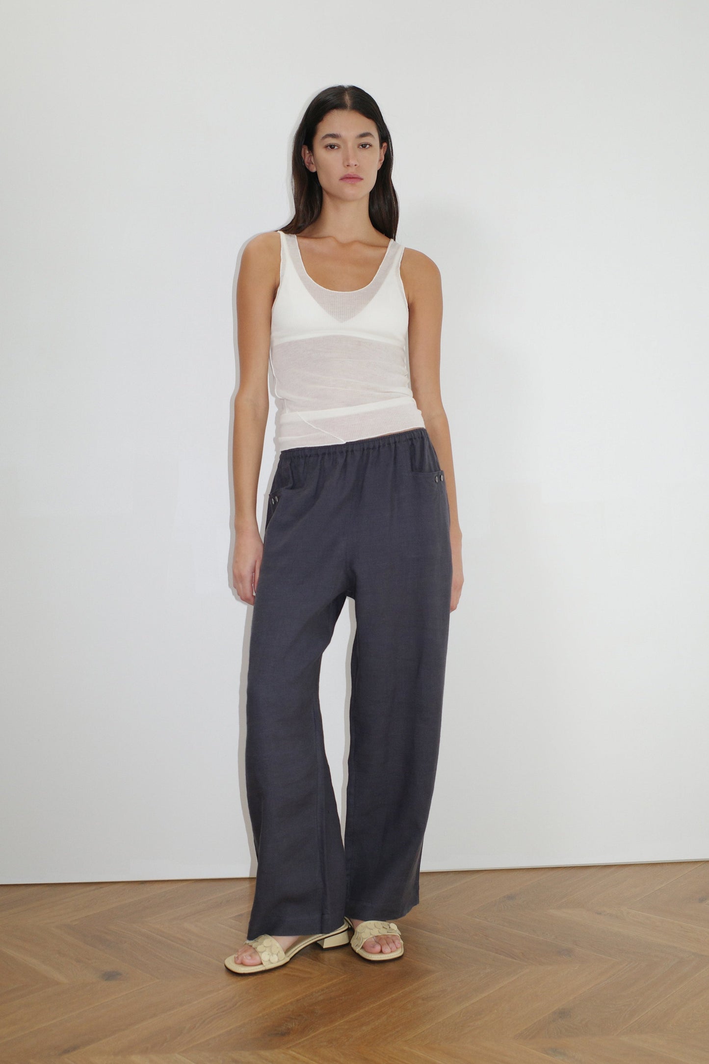 female model wears the linen square pocket pant by Deiji Studios in ink


an ankle length, straight leg pant features a soft minimal elastic waist with front seam pockets and button detail


made from 100% GOTS certified organic, OEKO-TEX 100 certified and EU certified stone washed french linen

paired with a white knit tank