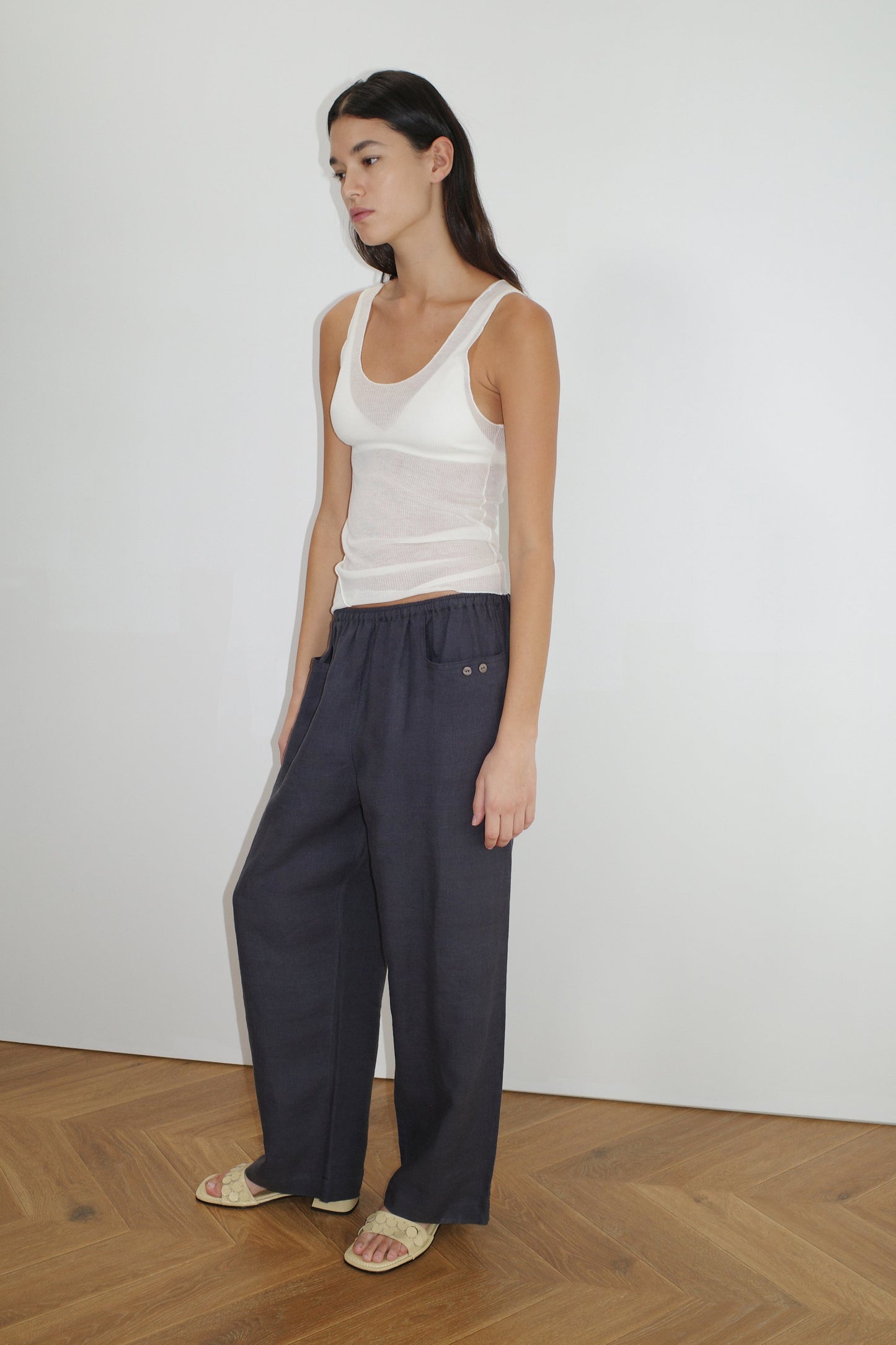 female model wears the linen square pocket pant by Deiji Studios in ink


an ankle length, straight leg pant features a soft minimal elastic waist with front seam pockets and button detail


made from 100% GOTS certified organic, OEKO-TEX 100 certified and EU certified stone washed french linen

paired with a white knit tank