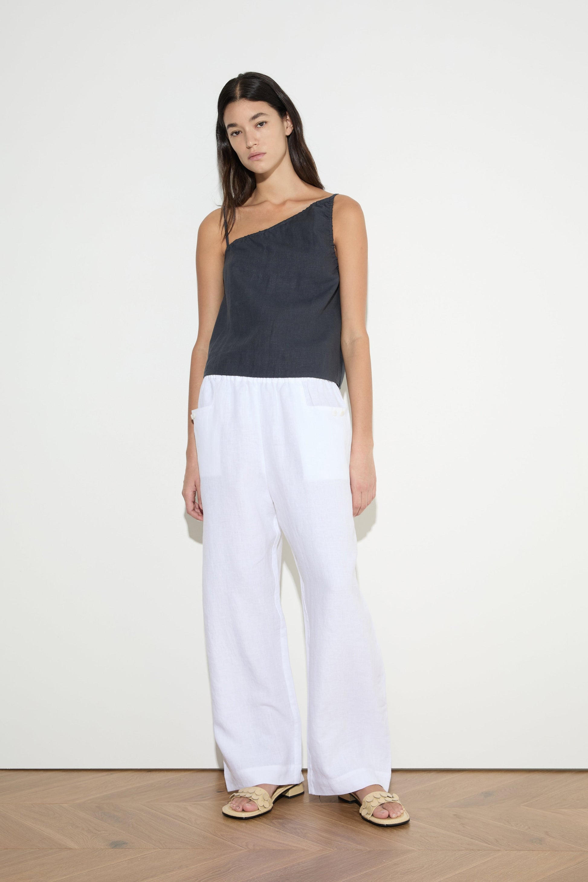 female model wears the asymmetric tie top by Deiji Studios in ink


an elevated asymmetric top with a softly gathered front neckline and elastic neckline


made from 100% GOTS certified organic, OEKO-TEX 100 certified and EU certified stone washed french linen

paired with a white cotton trouser