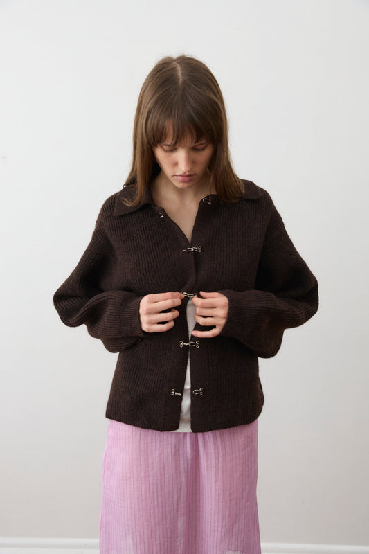 Clasp Knit - Brown