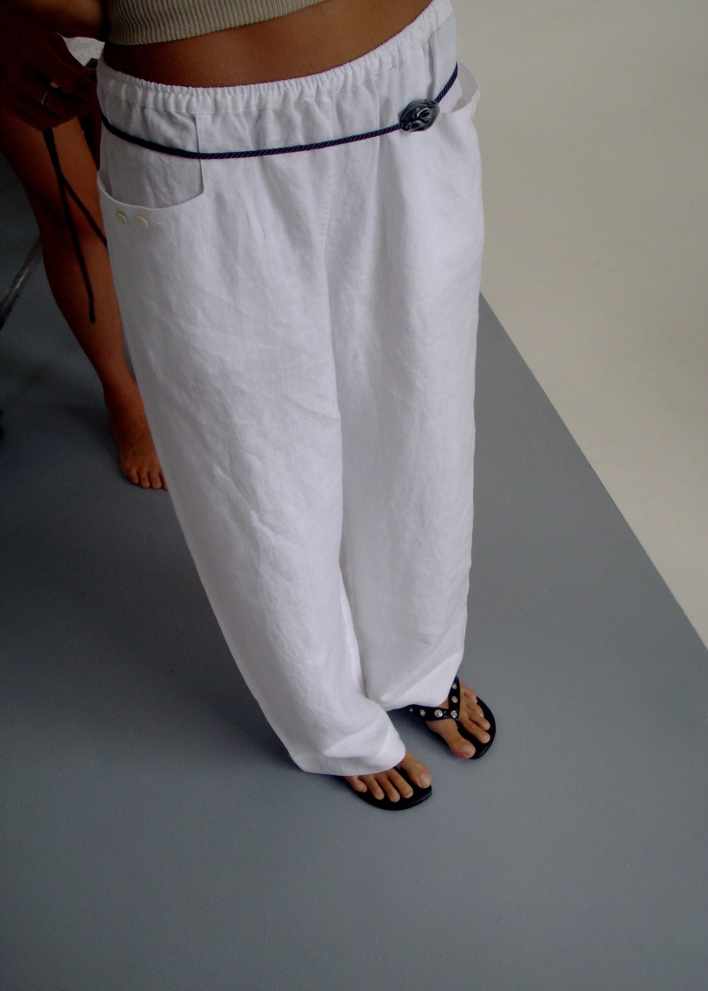 female model wears the linen square pocket pant by Deiji Studios in white


an ankle length, straight leg pant features a soft minimal elastic waist with front seam pockets and button detail


made from 100% GOTS certified organic, OEKO-TEX 100 certified and EU certified stone washed french linen
