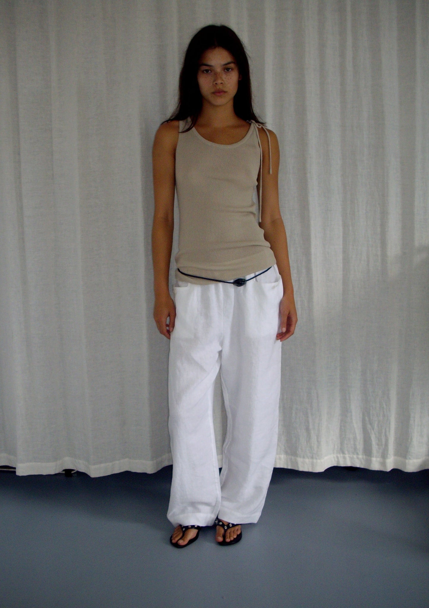 female model wears the linen square pocket pant by Deiji Studios in white


an ankle length, straight leg pant features a soft minimal elastic waist with front seam pockets and button detail


made from 100% GOTS certified organic, OEKO-TEX 100 certified and EU certified stone washed french linen

paired with a beige knit top