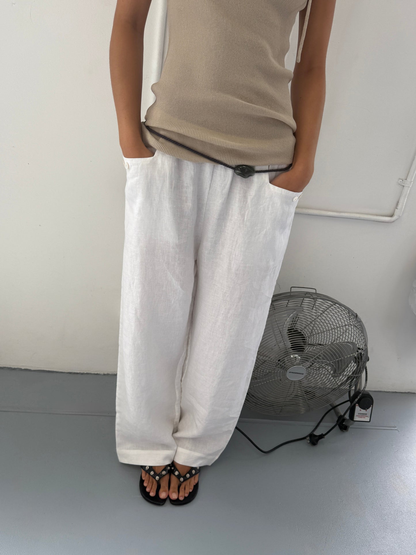 female model wears the linen square pocket pant by Deiji Studios in white


an ankle length, straight leg pant features a soft minimal elastic waist with front seam pockets and button detail


made from 100% GOTS certified organic, OEKO-TEX 100 certified and EU certified stone washed french linen

paired with a beige knit top