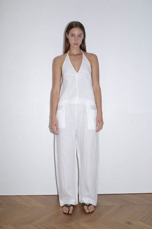 female model wears the linen square pocket pant by Deiji Studios in white


an ankle length, straight leg pant features a soft minimal elastic waist with front seam pockets and button detail


made from 100% GOTS certified organic, OEKO-TEX 100 certified and EU certified stone washed french linen

paired with a white linen halter top