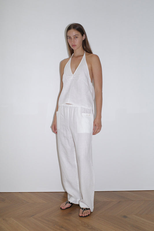 female model wears the linen square pocket pant by Deiji Studios in white


an ankle length, straight leg pant features a soft minimal elastic waist with front seam pockets and button detail


made from 100% GOTS certified organic, OEKO-TEX 100 certified and EU certified stone washed french linen

paired with a white linen halter top