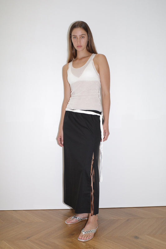 female model wears the split tie skirt by Deiji Studios in black


a mid length, airy skirt designed to sit mid-rise with a soft gathered elastic waist and split side featuring two ties


made from 100% GOTS certified organic cotton poplin

paired with a sheer knit tank in off white
